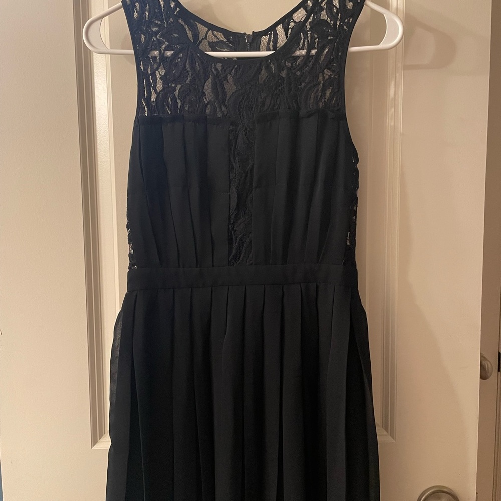 BGBGeneration Pleated Sleeveless Dress